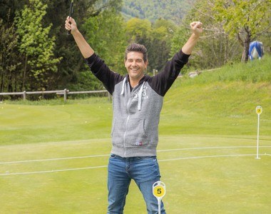Ebners Waldhof Golfchallenge in Fuschl am See / Salzburg Foto: Mike Vogl - VOGL-PERSPEKTIVE.AT -  11.5.2019 Erste Erfolge am Green: Moderator Norbert Oberhauser
